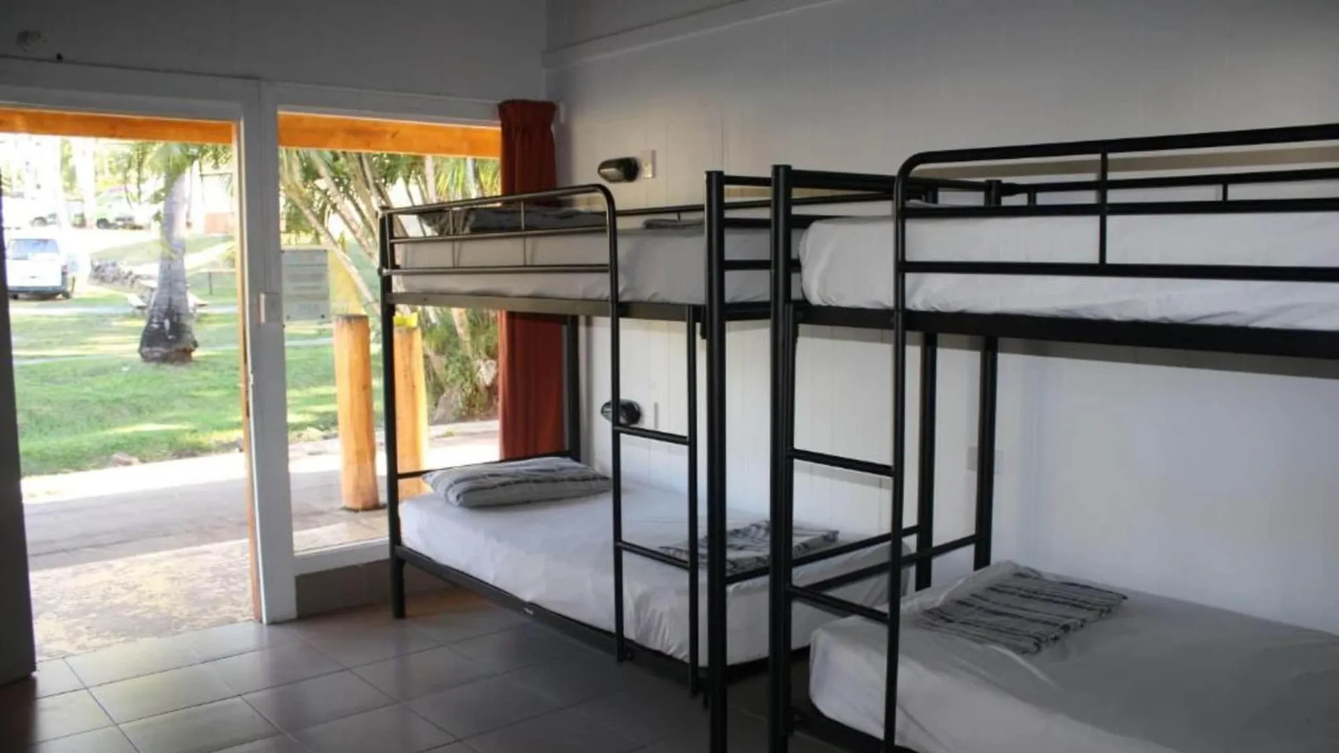 Хостел Nomads Airlie Beach (Adults Only)